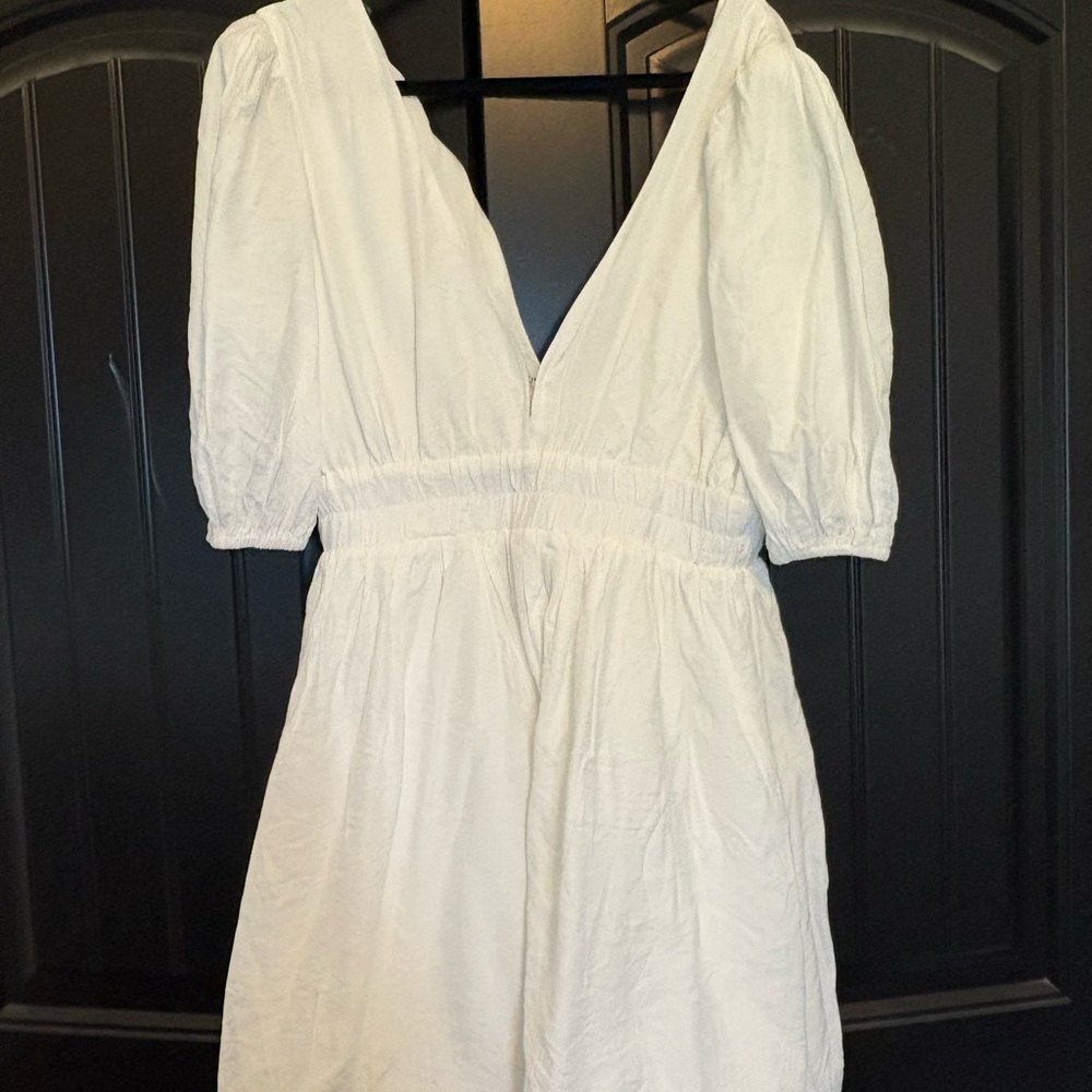Chic Backless White Dress